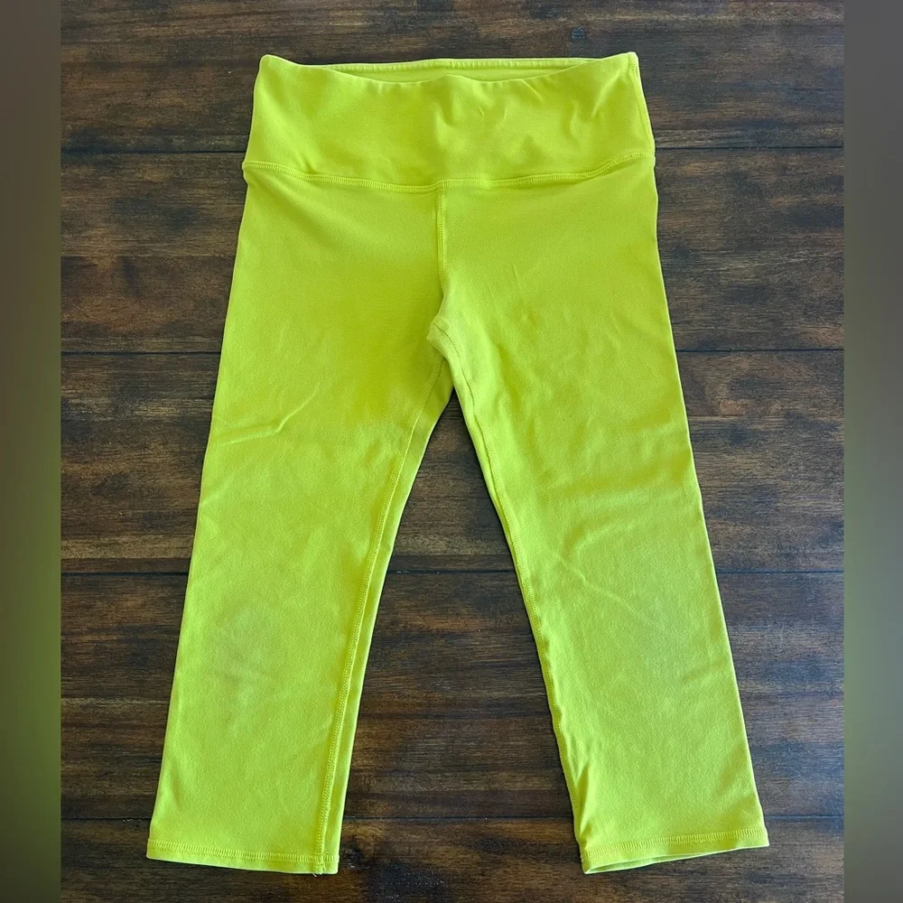 Alo neon‎ yellow-green crop leggings Size S